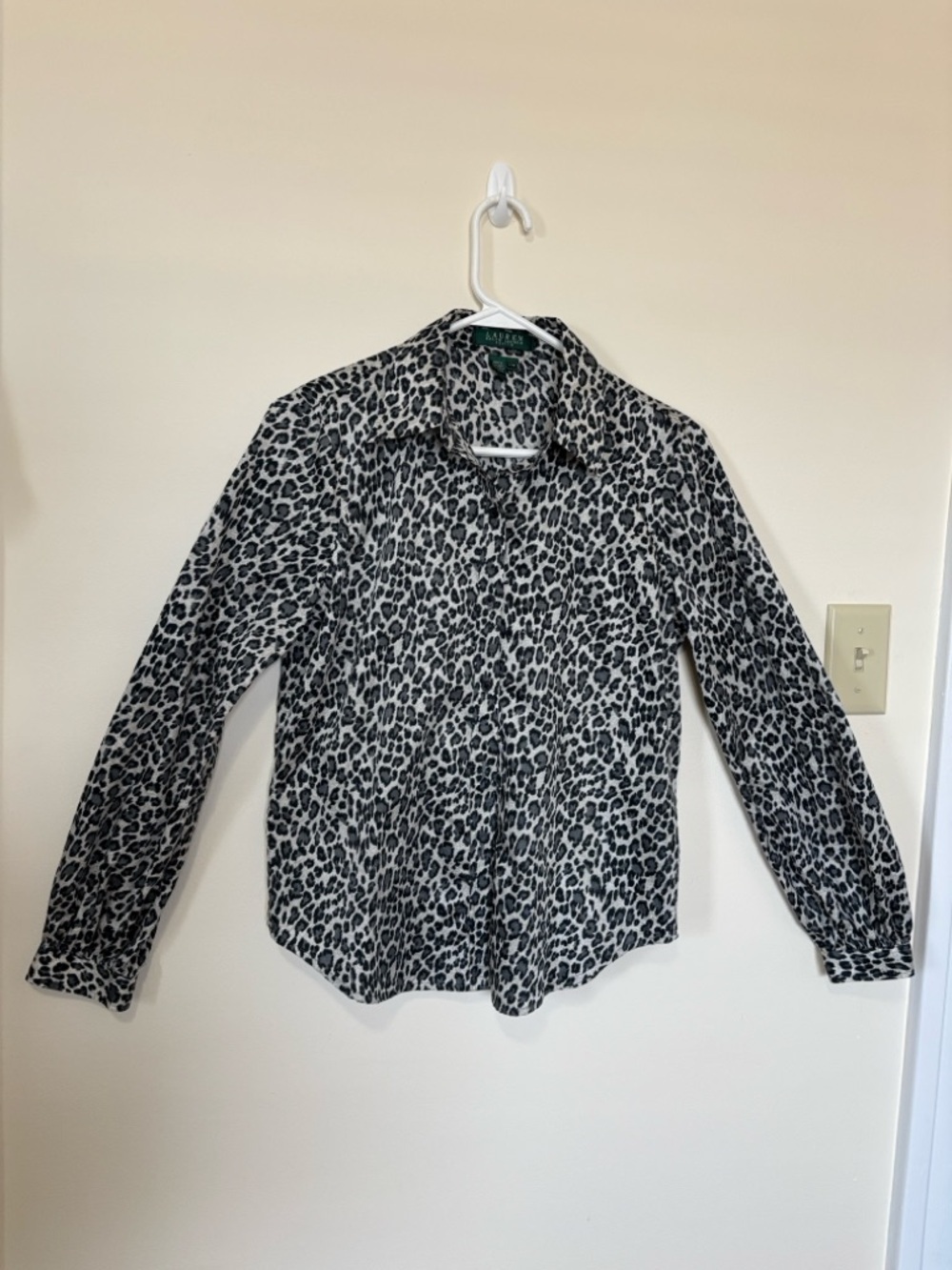 LRL Cheetah Leopard Petite 100% Cotton Black Gray Print Button Down Shirt Smooth
